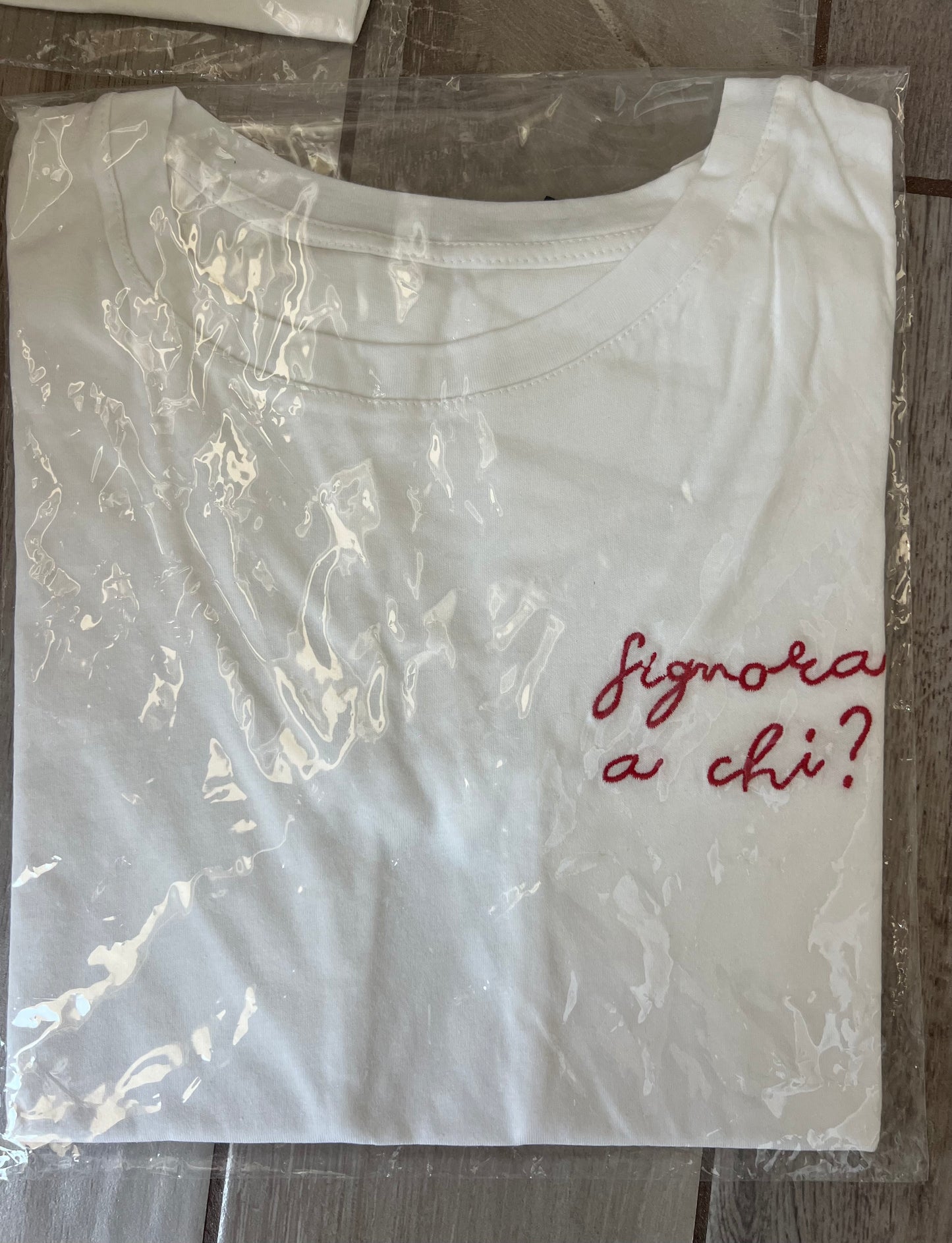 T-shirt basic con scritta
