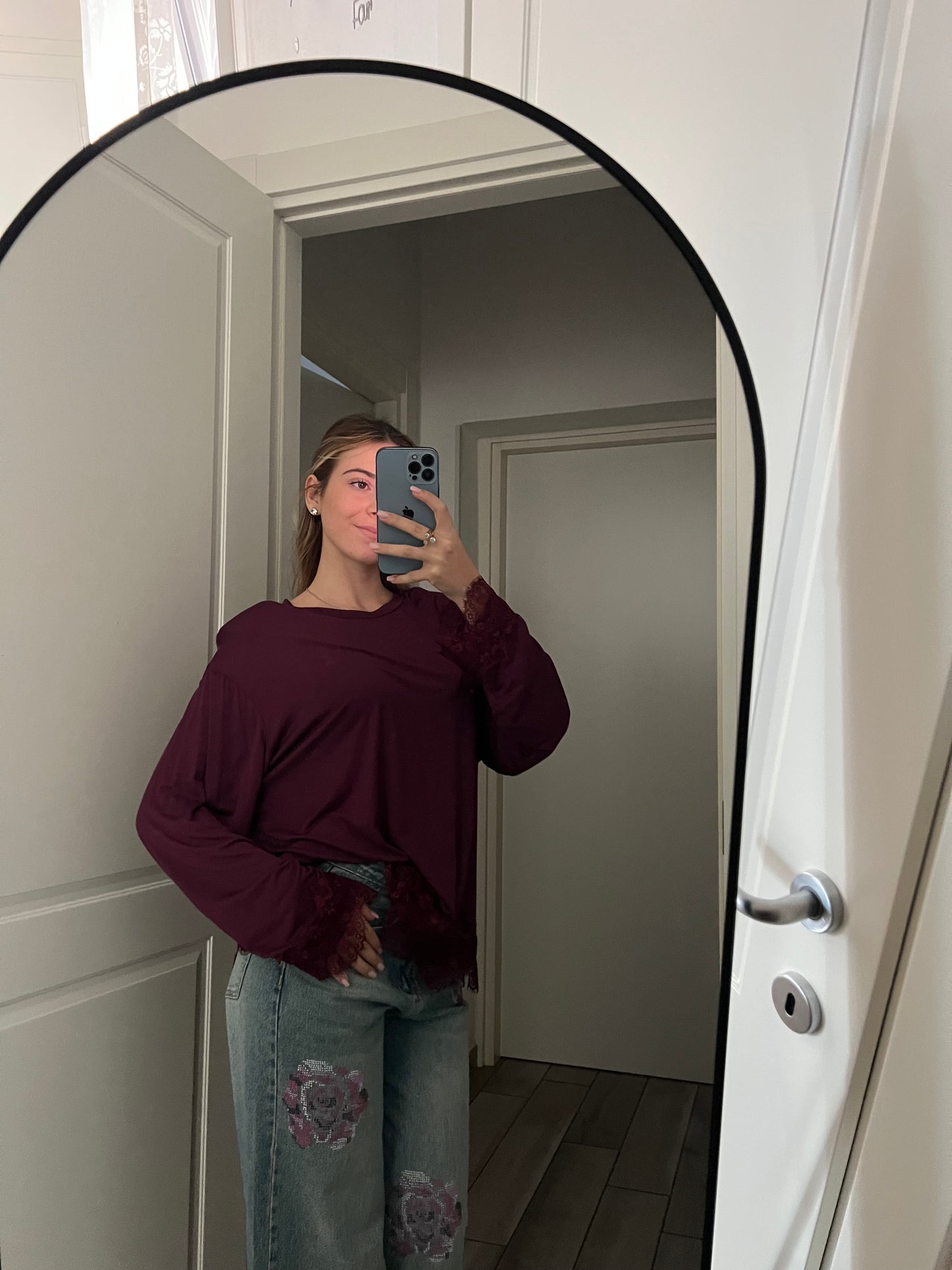 T-shirt velata con pizzo