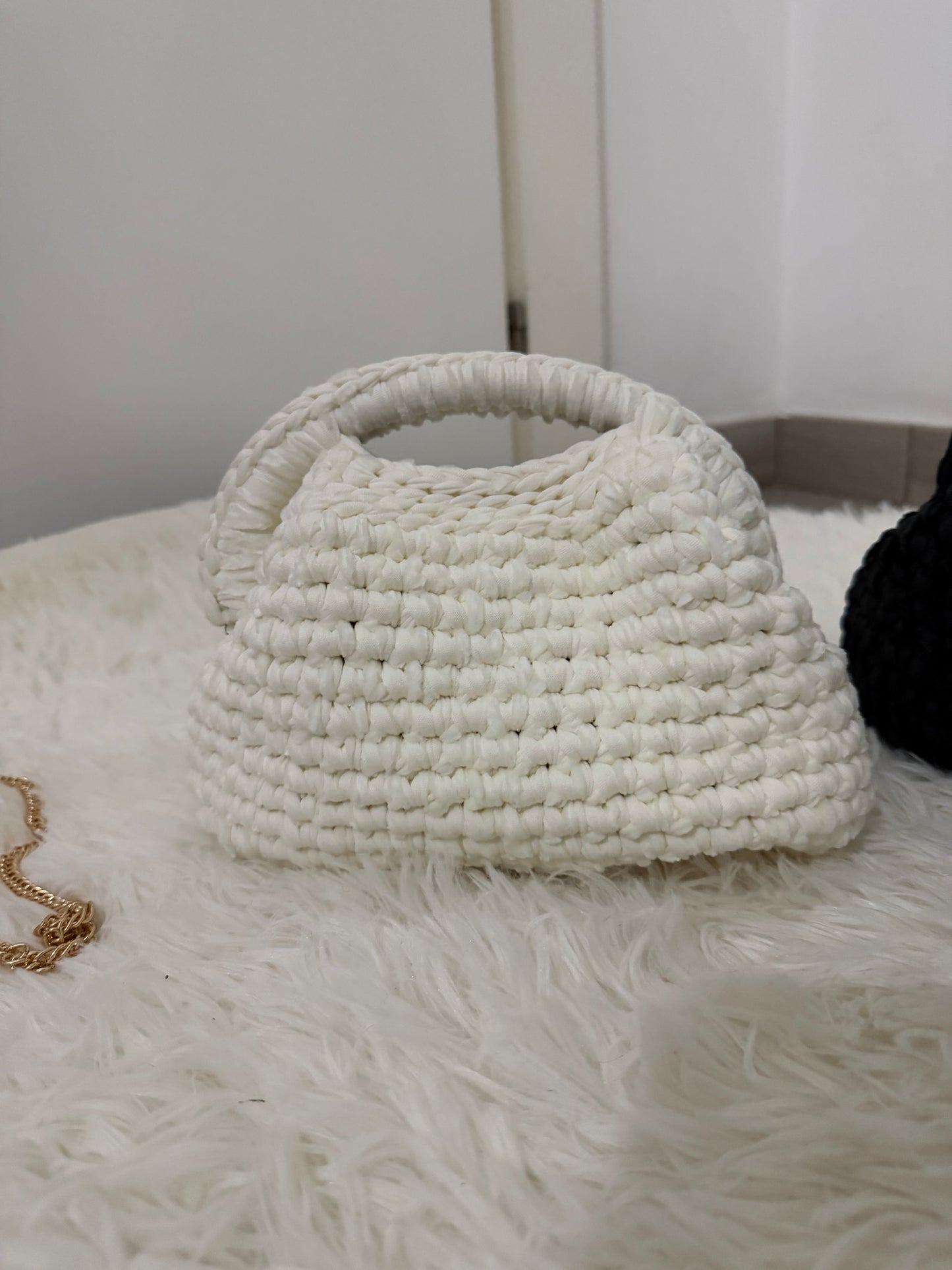 Clutch uncinetto in velluto con tracolla