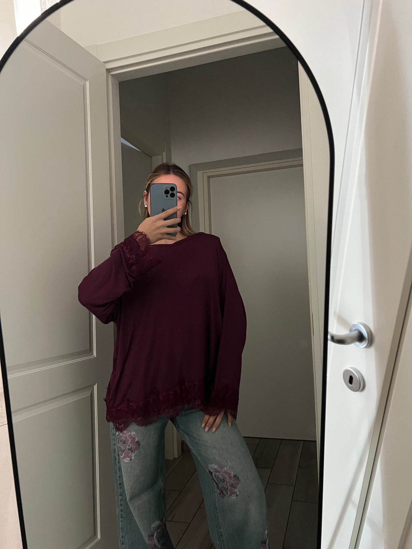 T-shirt velata con pizzo