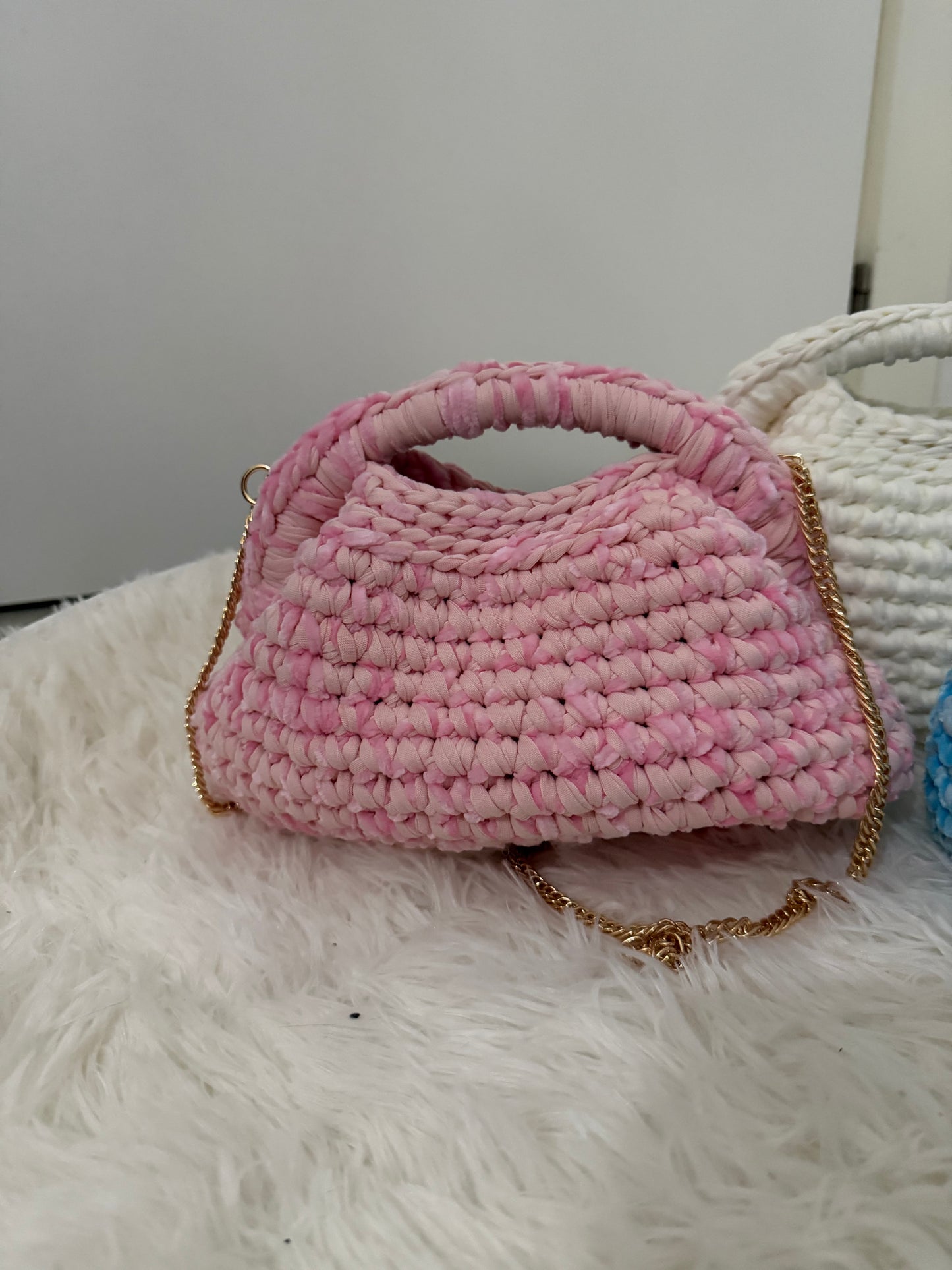 Clutch uncinetto in velluto con tracolla