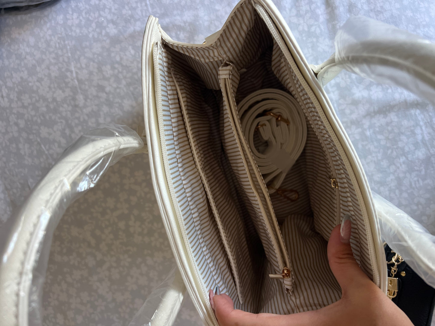 Borsa media mood Herm white
