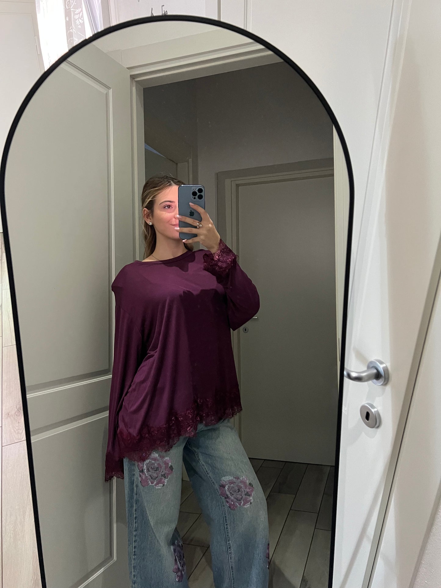 T-shirt velata con pizzo