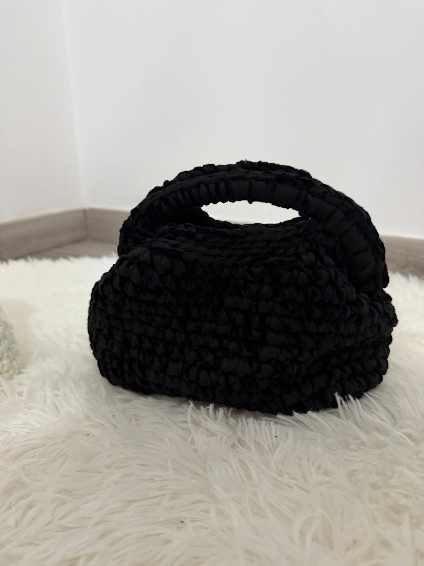 Clutch uncinetto in velluto con tracolla