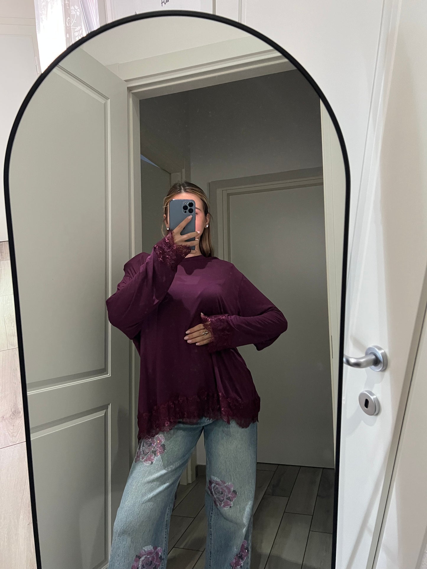 T-shirt velata con pizzo